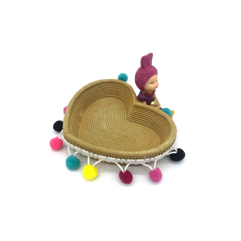 PLATEAU AVEC PIECE DECORATIVE EN RESINE FILLE - RAMADHAN-