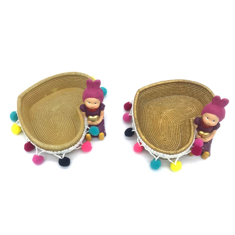 PLATEAU AVEC PIECE DECORATIVE EN RESINE FILLE - RAMADHAN-