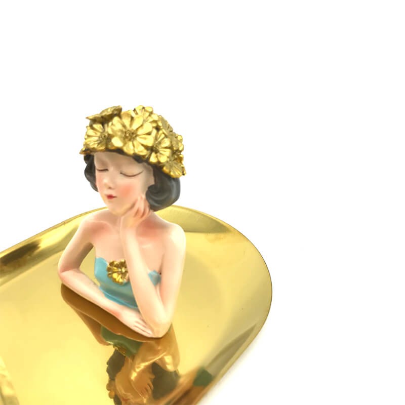 PLATEAU AVEC PIECE DECORATIVE EN RESINE