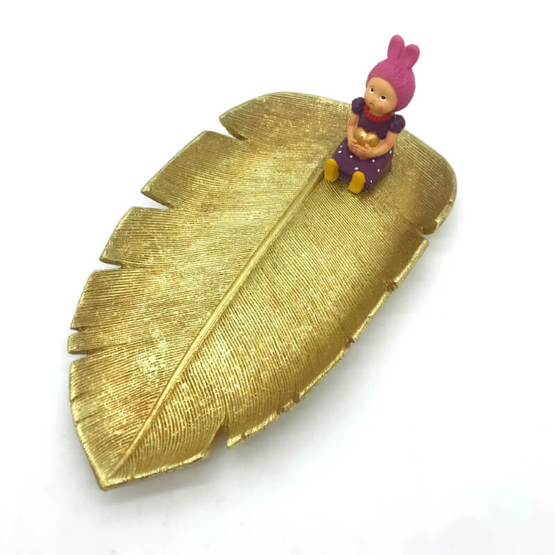 PLATEAU AVEC PIECE DECORATIVE EN RESINE