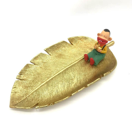 PLATEAU AVEC PIECE DECORATIVE EN RESINE