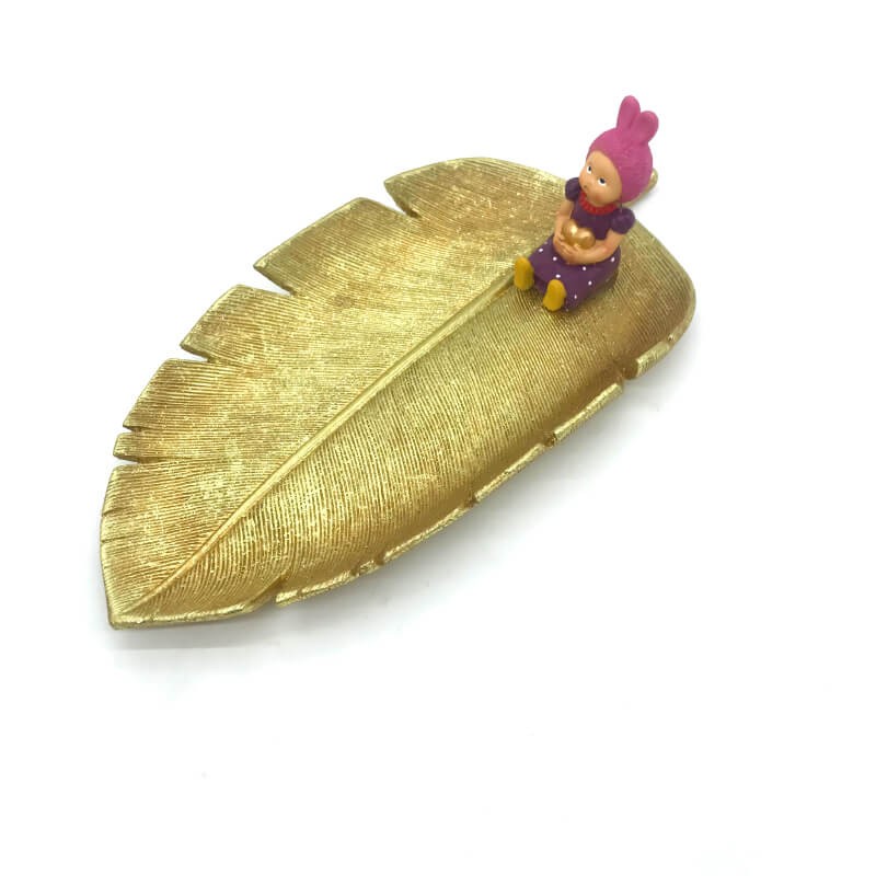 PLATEAU AVEC PIECE DECORATIVE EN RESINE